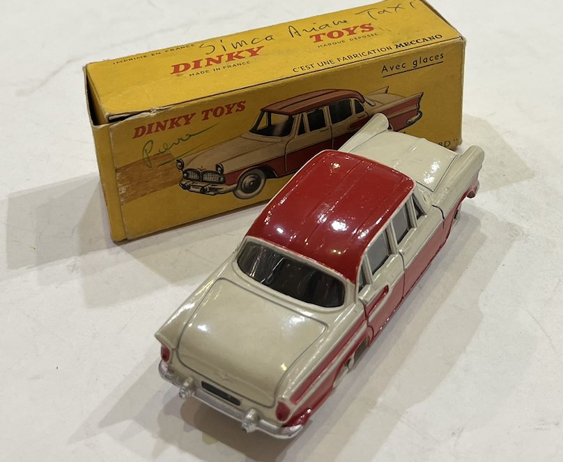 SIMCA CHAMBORD DINKY TOYS 1/43°