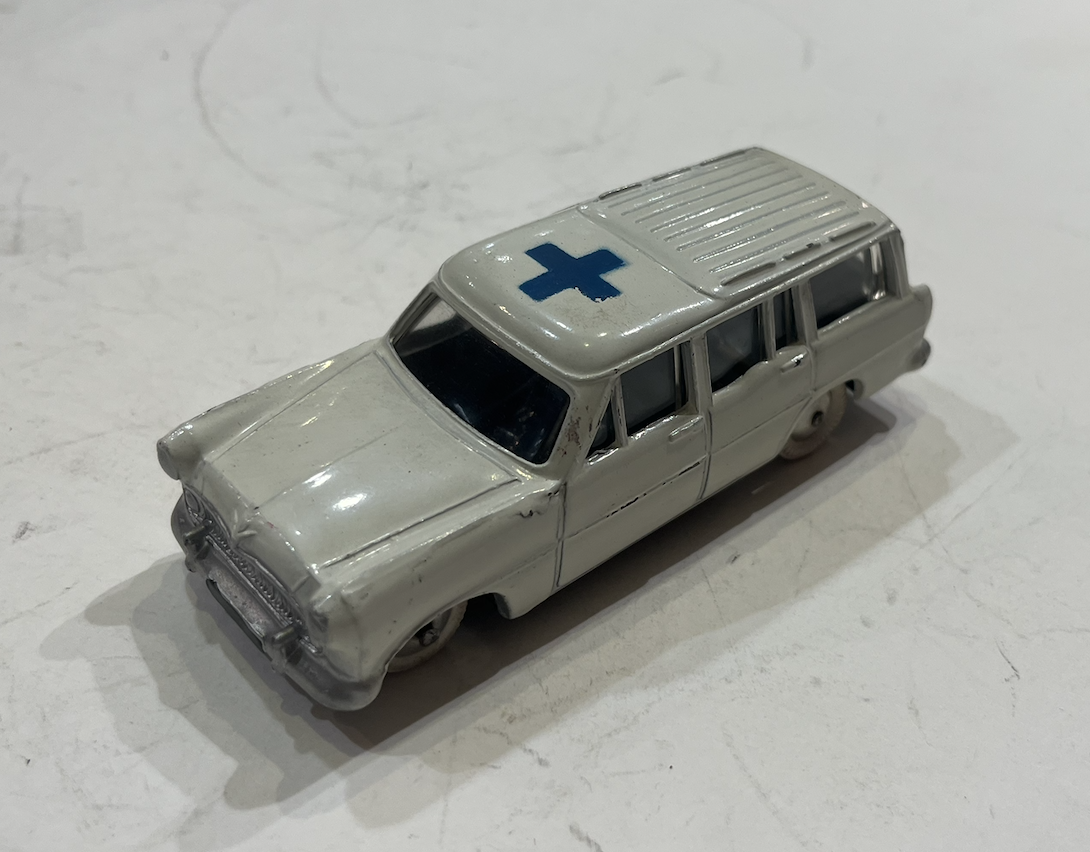 SIMCA MARLY AMBULANCE  QUIRALU 1/43
