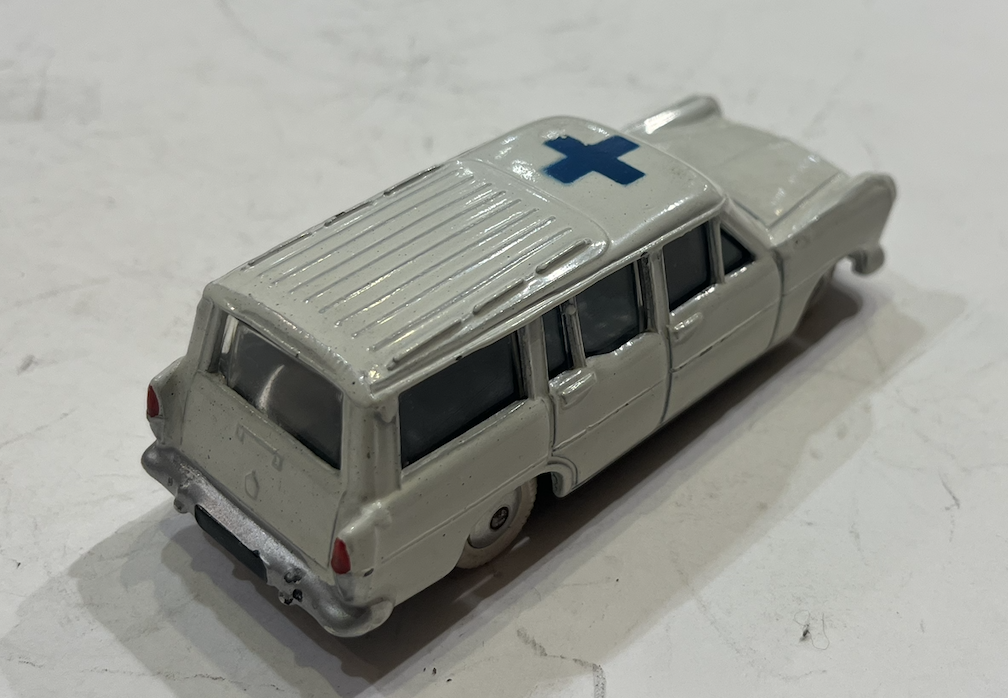 SIMCA MARLY AMBULANCE QUIRALU 1/43