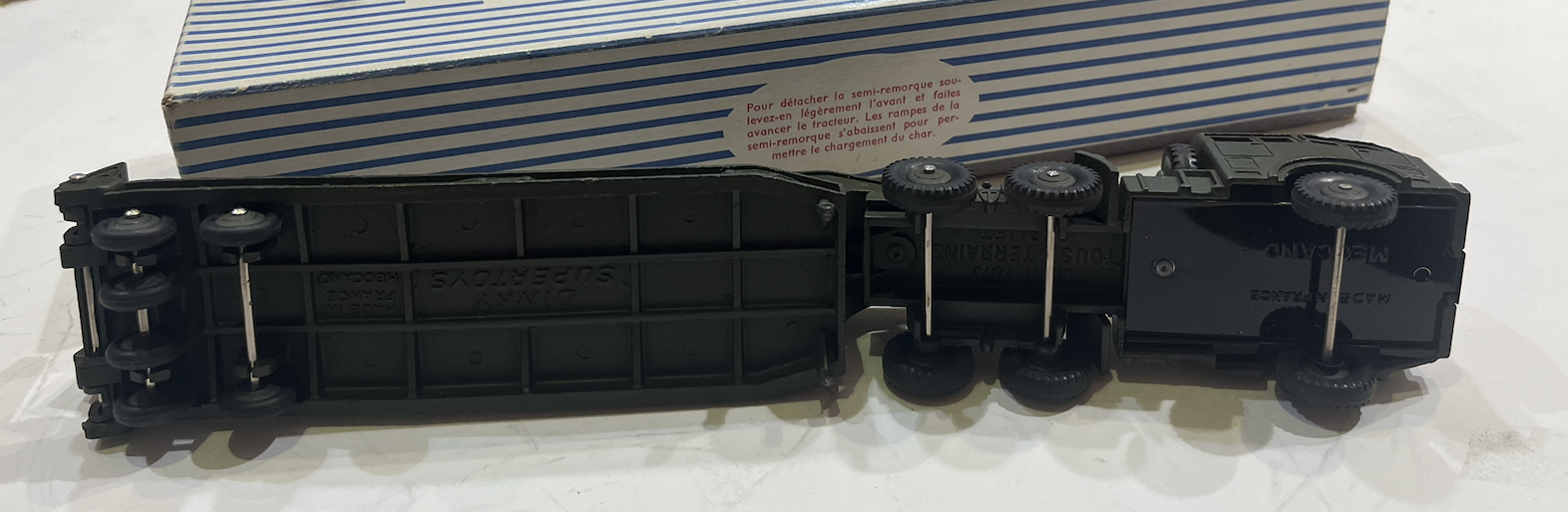 BERLIET TRACTEUR MILITAIRE AVEC SEMI-REMORQUE PORTE-CHAR DINKY TOYS 1/43°