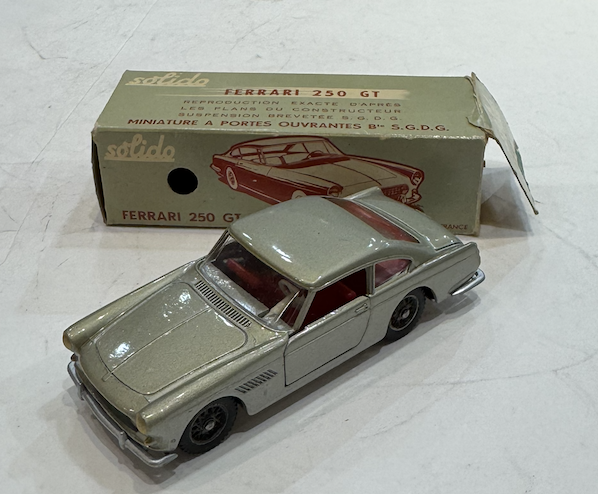 FERRARI 250 GT 2+2 SOLIDO 1/43
