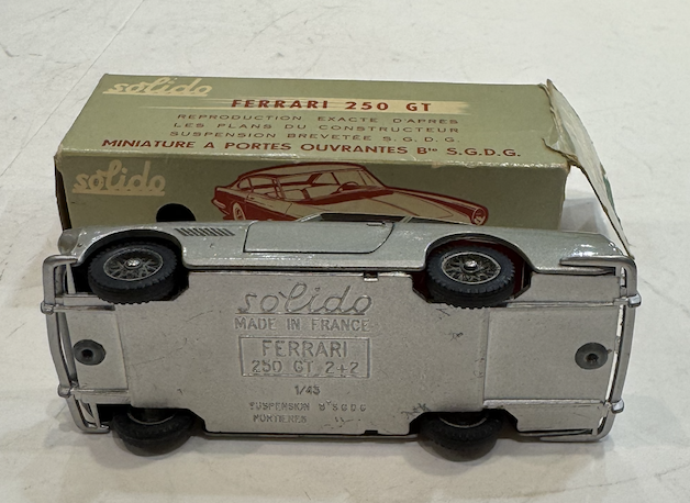 FERRARI 250 GT 2+2 SOLIDO 1/43