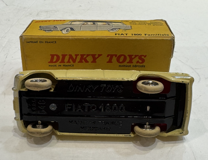 FIAT 1800 FAMILIALE DINKY TOYS 1/43