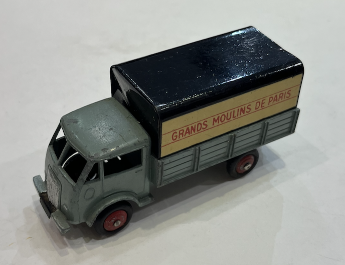 FORD GRANDS MOULINS DE PARIS DINKY 1/43