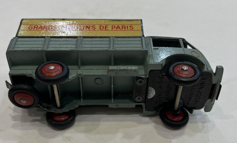 FORD GRANDS MOULINS DE PARIS DINKY 1/43