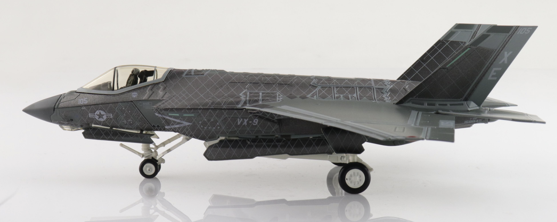 F-35C Lightning II “Black Chrome” XE-105/168842, US Navy, August 2022 Hobbymaster 1/72