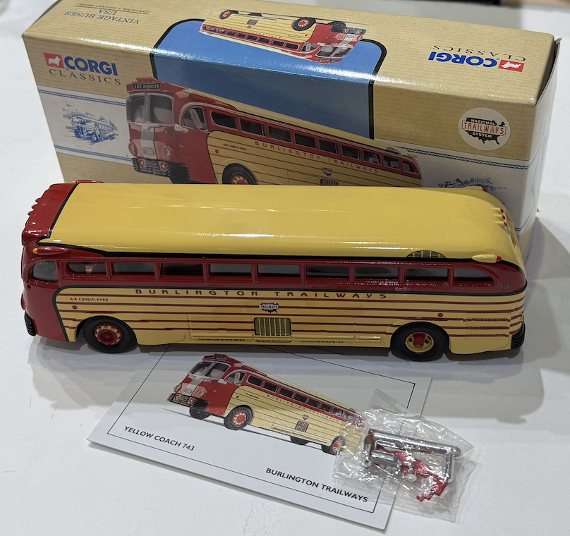 YELLOW COACH 743 CORGI 1/50