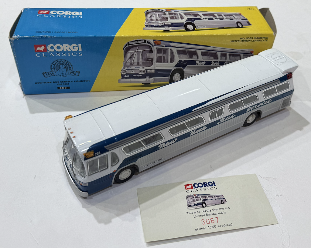 NEW YORK BUS SERVICE FISHBOWL GM 5301 CORGI 1/50