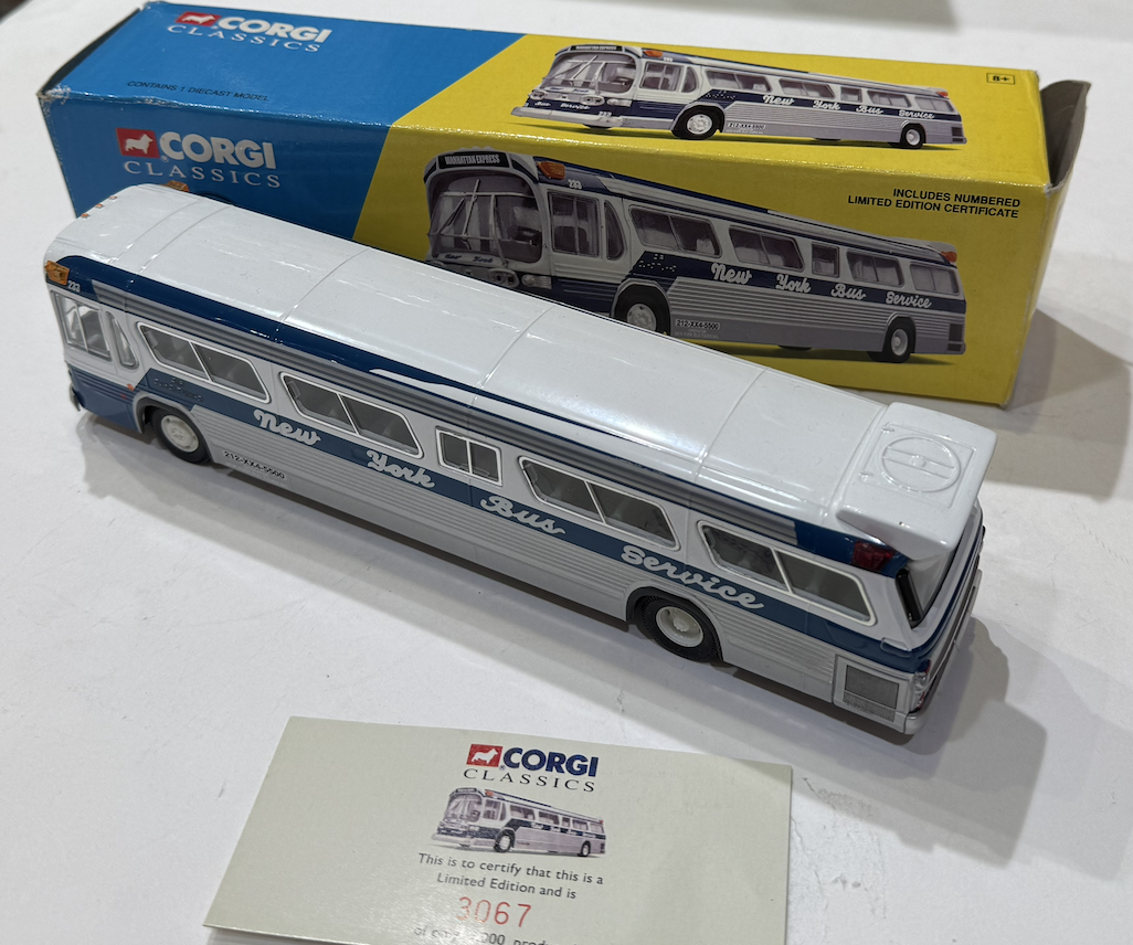 NEW YORK BUS SERVICE FISHBOWL GM 5301 CORGI 1/50