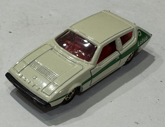 LOTUS ELITE TOMICA 1/64