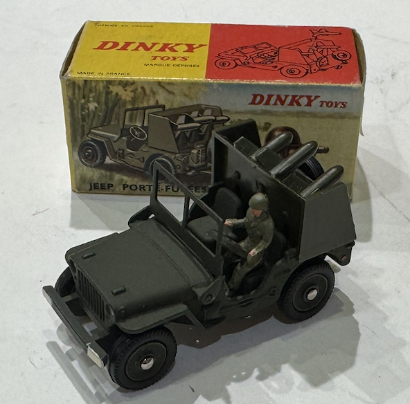 JEEP PORTE FUSÉES SS 10 DINKY TOYS  1/43