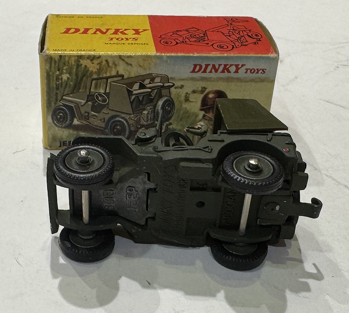 JEEP PORTE FUSÉES SS 10 DINKY TOYS 1/43