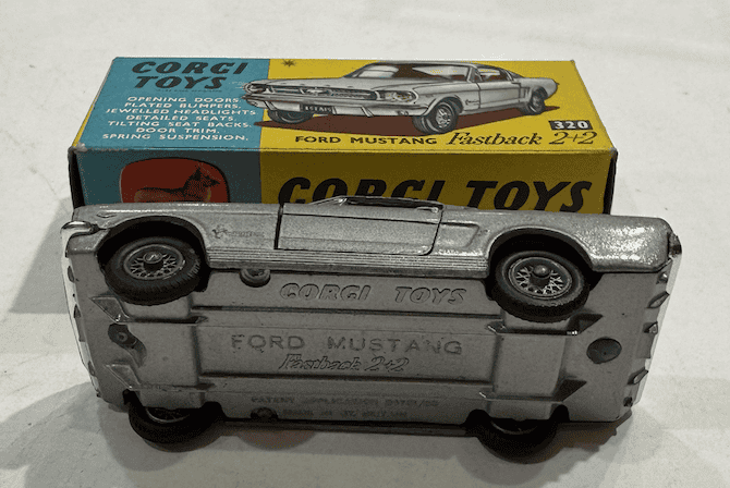 FORD MUSTANG FASTBACK 2+2 CORGI 1/43