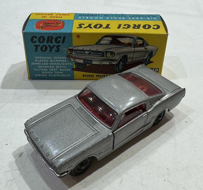 FORD MUSTANG FASTBACK 2+2 CORGI 1/43