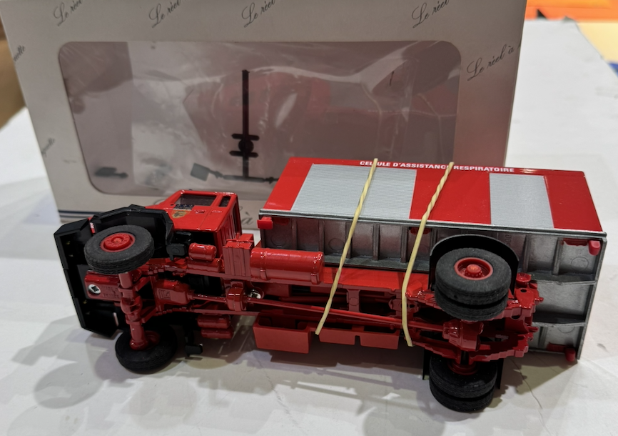 CAMION RENAULT TURBO CELLULE D'ASSISTANCE RESPIRATOIR ELIGOR 1/43