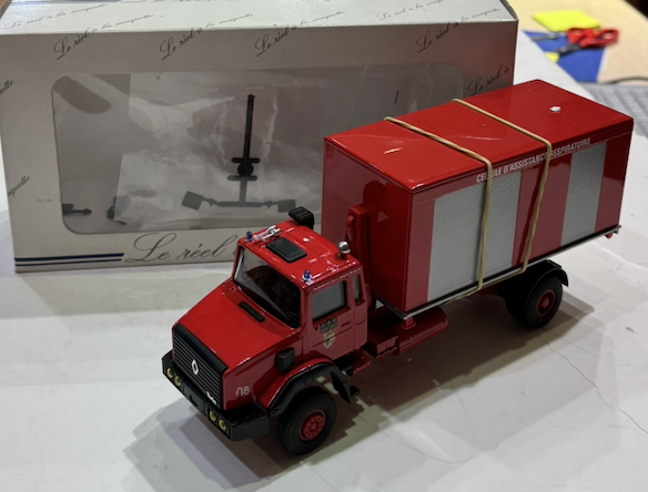 CAMION RENAULT TURBO CELLULE D'ASSISTANCE RESPIRATOIR ELIGOR 1/43
