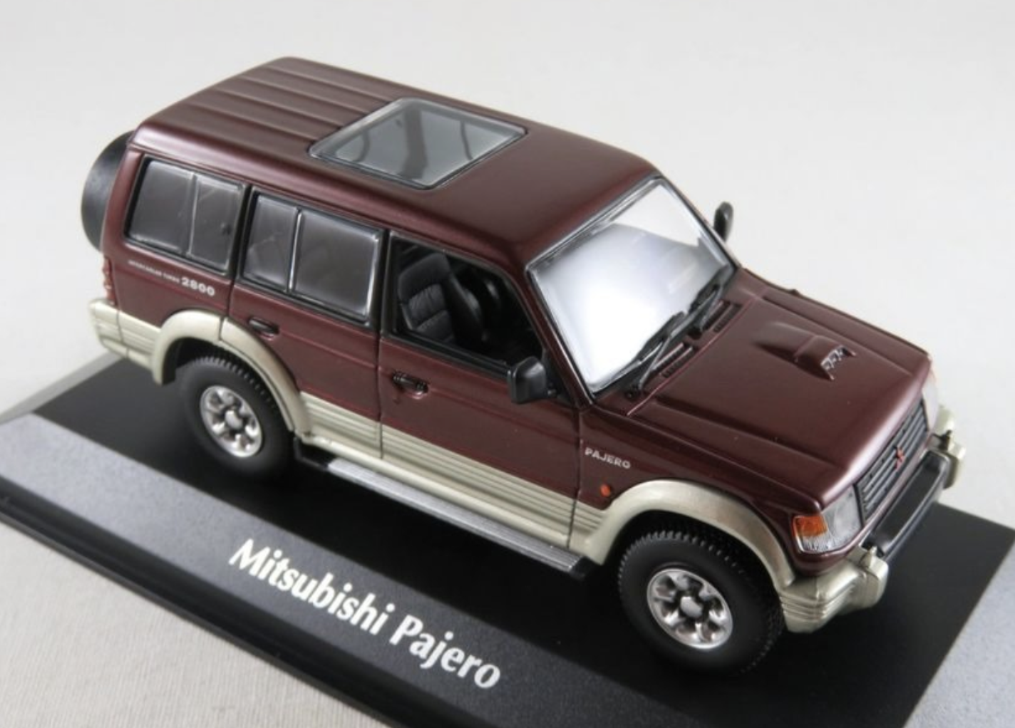 Mitsubishi Pajero (montero) (1991) Maxichamps 1/43