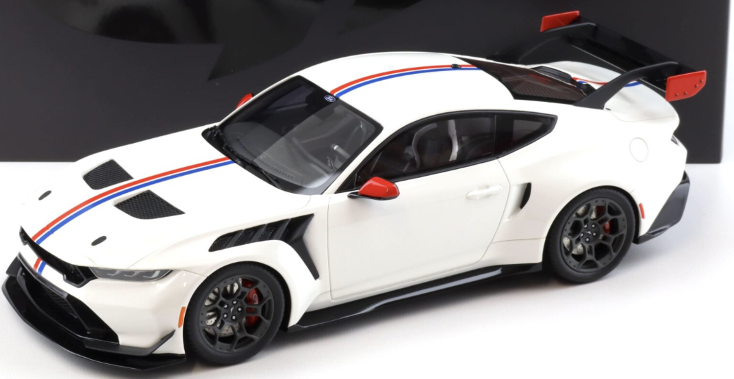 Mustang Performance Spirit of America white 2025 GT SPRIT 1/18