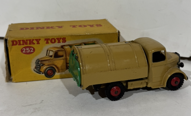 BEDFORD REFUSE WAGON DINKY TOYS 1/43