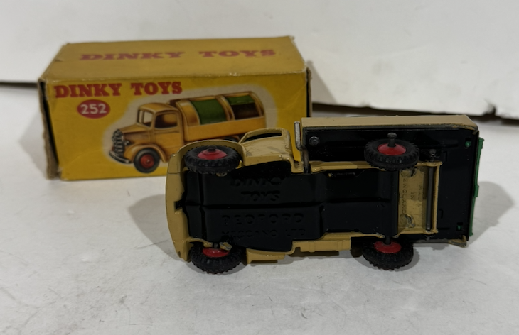 BEDFORD REFUSE WAGON DINKY TOYS 1/43