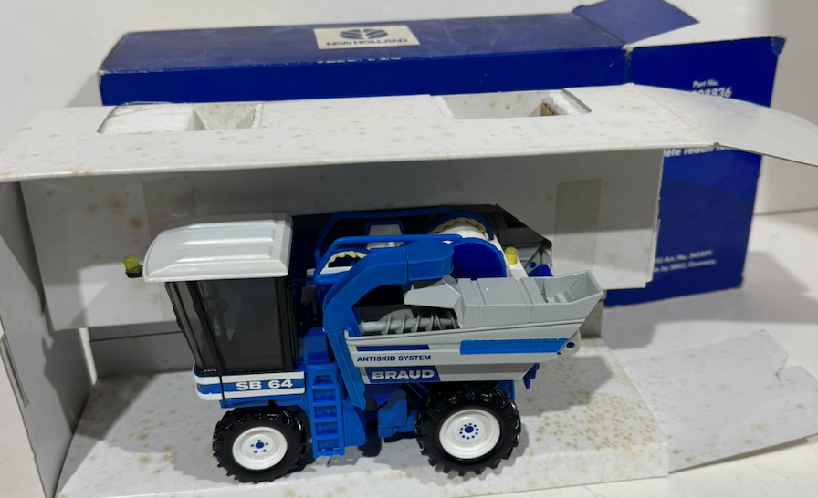 VENDANGEUSE  BRAUD SB 64 NEW HOLLAND SIKU 1/43