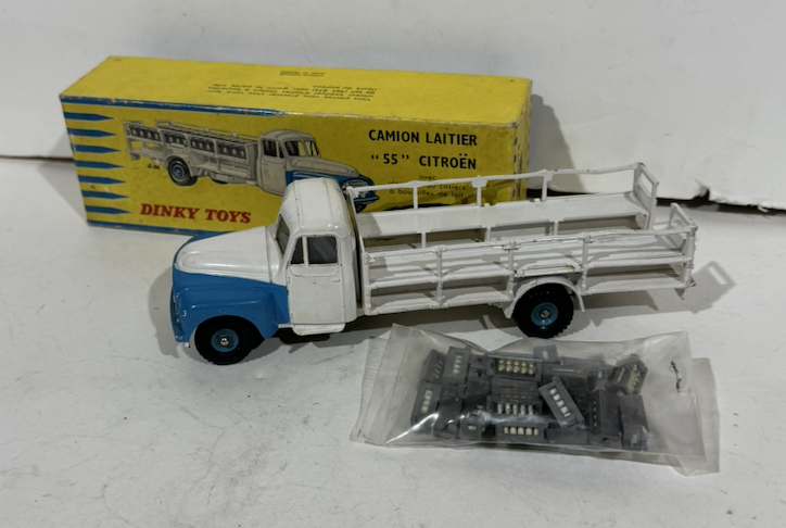 CAMION LAITIER 55 CITROEN DINKY TOYS 1/43