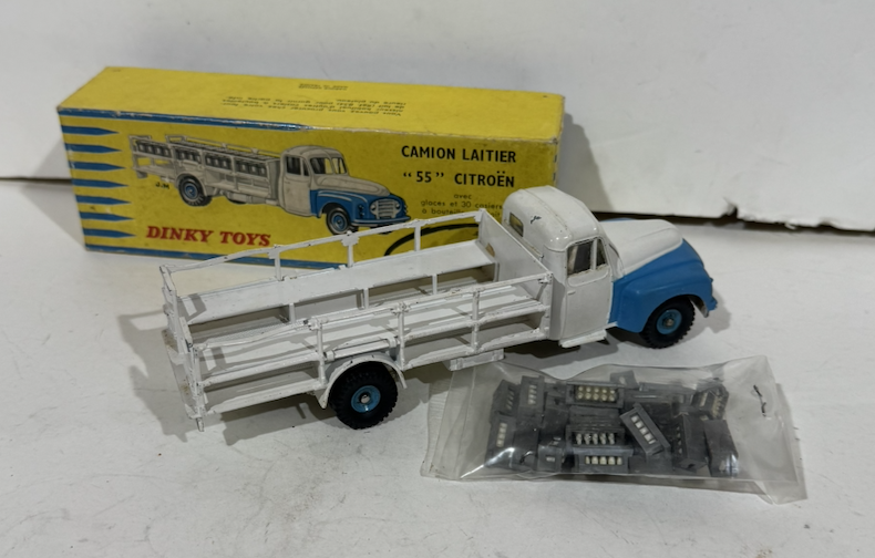 CAMION LAITIER 55 CITROEN DINKY TOYS 1/43