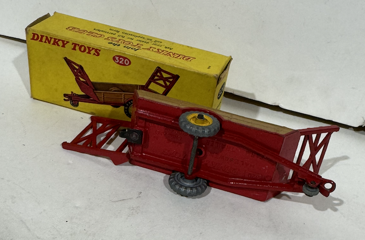 HARVEST TRAILER DINKY TOYS 1/43