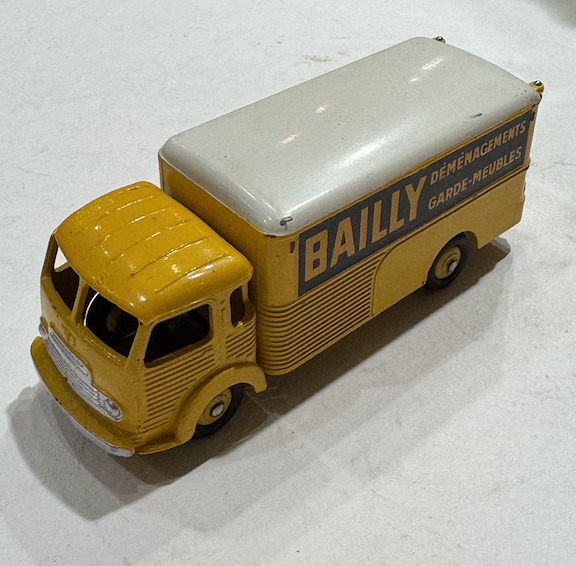 SIMCA CARGO  DINKY TOYS 1/43