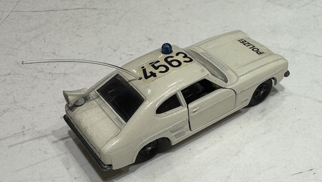 FORD CAPRI 1700 GT POLICE SIKU 1/64