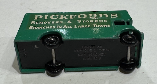 AUTOBUS LONGLIFE BP MATCHBOX 1/64