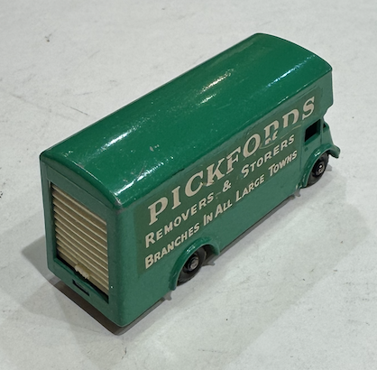 AUTOBUS LONGLIFE BP MATCHBOX 1/64