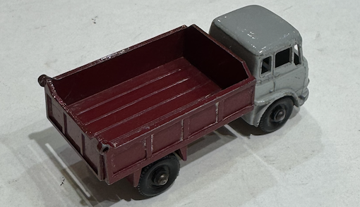 BEDFORD 7 TON TIPPER MATCHBOX 1/64