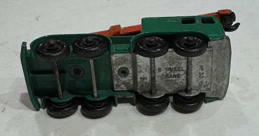 8 WHEEL CRANE MATCHBOX 1/64°