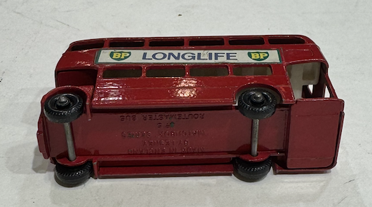 AUTOBUS LONGLIFE BP MATCHBOX 1/64