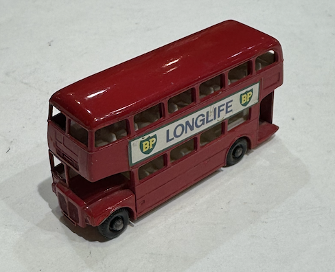 AUTOBUS LONGLIFE BP MATCHBOX 1/64