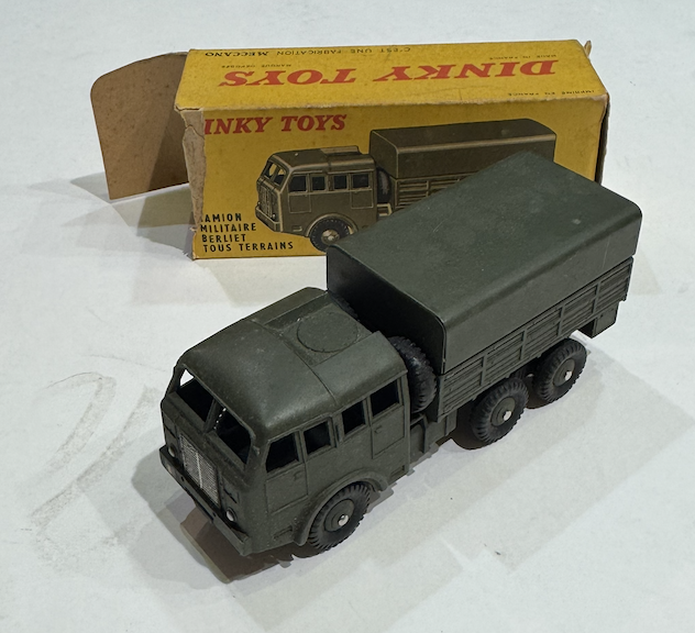 CAMION MILITAIRE BERLIET TOUS TERRAINS DINKY TOYS 1/43