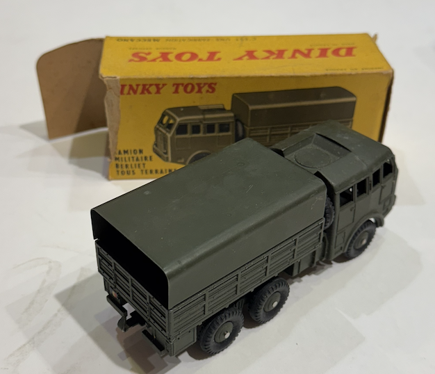 CAMION MILITAIRE BERLIET TOUS TERRAINS DINKY TOYS 1/43