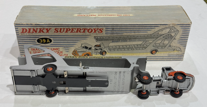 TRACTEUR UNIC ET SEMI REMORQUE PORTE VOITURES BOILOT DINKY 1/43°