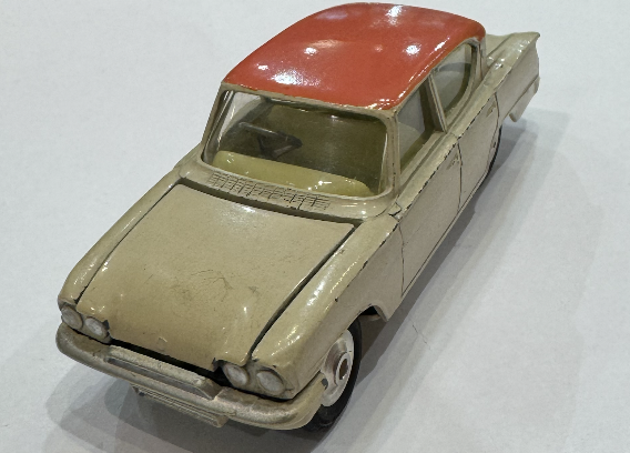 FORD CONSUL CLASSIC BEIGE CORGI 1/43°