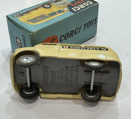 BEDFORD UTILECON AMBULANCE CORGI 1/43