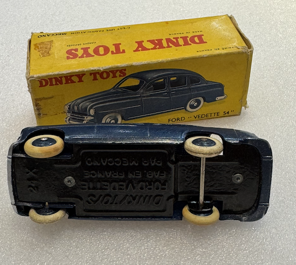 FORD VEDETTE 54  DINKYTOYS 1/43°