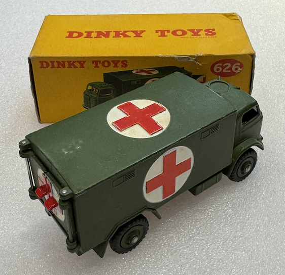 MILITARY AMBULANCE DINKY TOYS 1/43°
