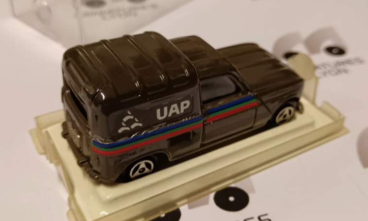 RENAULT 4 UAP MAJORETTE 1/64