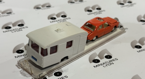 Peugeot 504 + Baronette Digue Caravane – Majorette 1/66