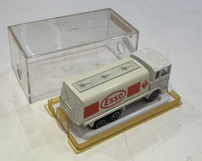 SAVIEM CAMION ESSO BACHÉ MAJORETTE 1/66