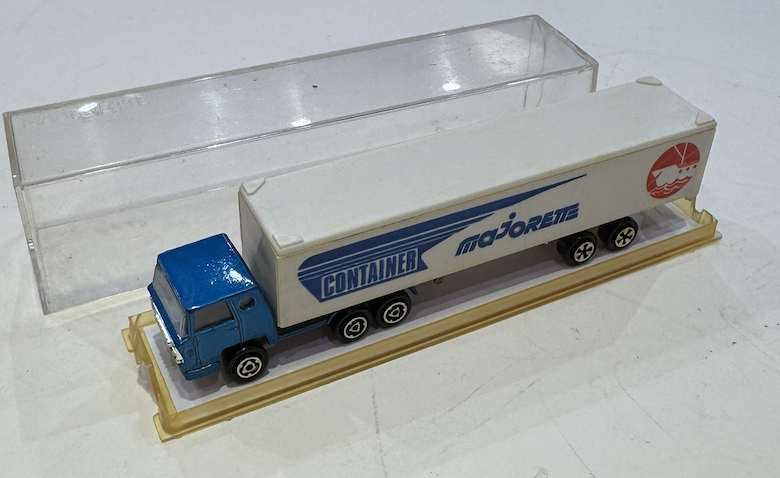BERNARD CAMION AVEC CONTAINER MAJORETTE 1/66