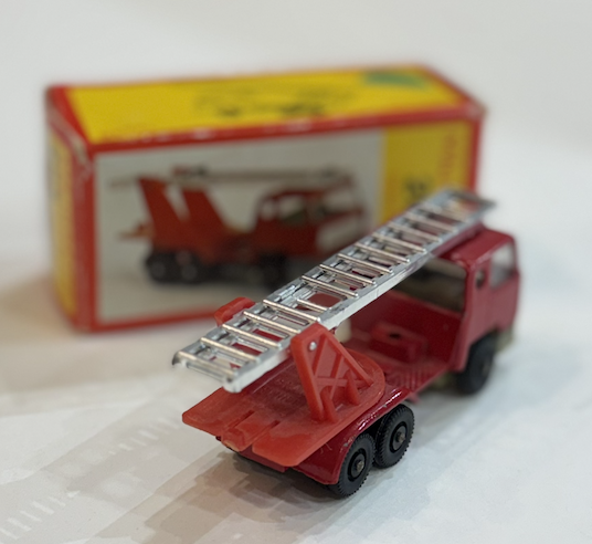 BERNARD CAMION POMPIER MAJORETTE 1/66