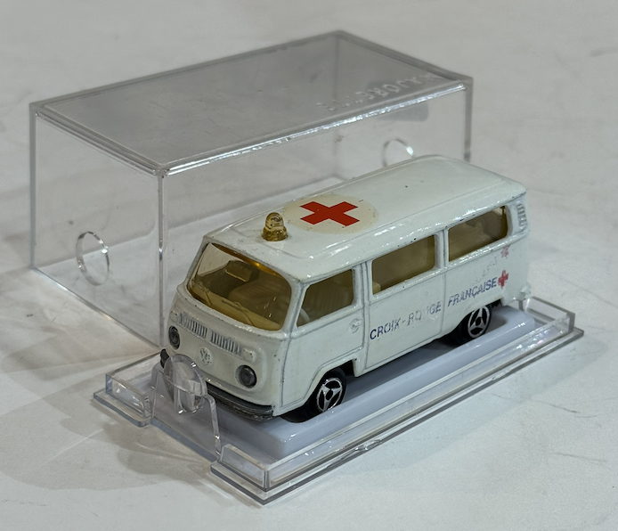 Volkswagen FOURGON AMBULANCE MAJORETTE 1/66