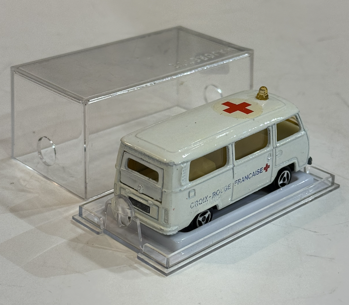 Volkswagen FOURGON AMBULANCE MAJORETTE 1/66